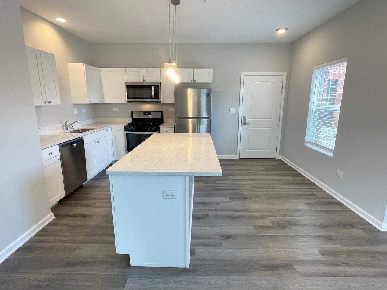 301 N Madison St #2F - Photo 4 of 17
