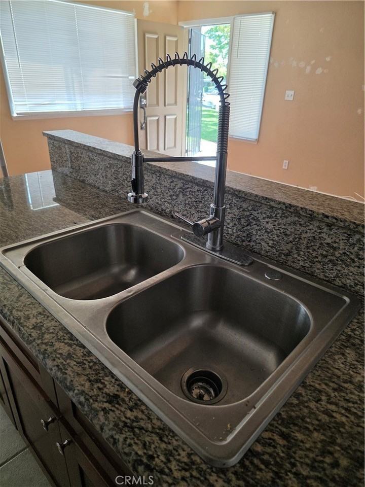 929 W Sierra Madre Ave - Photo 2 of 4