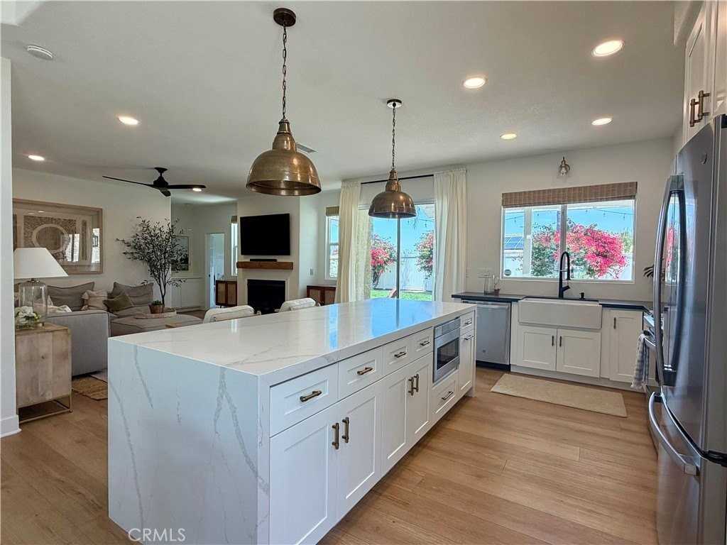8992 Trumpets Ct - Photo 5 of 37