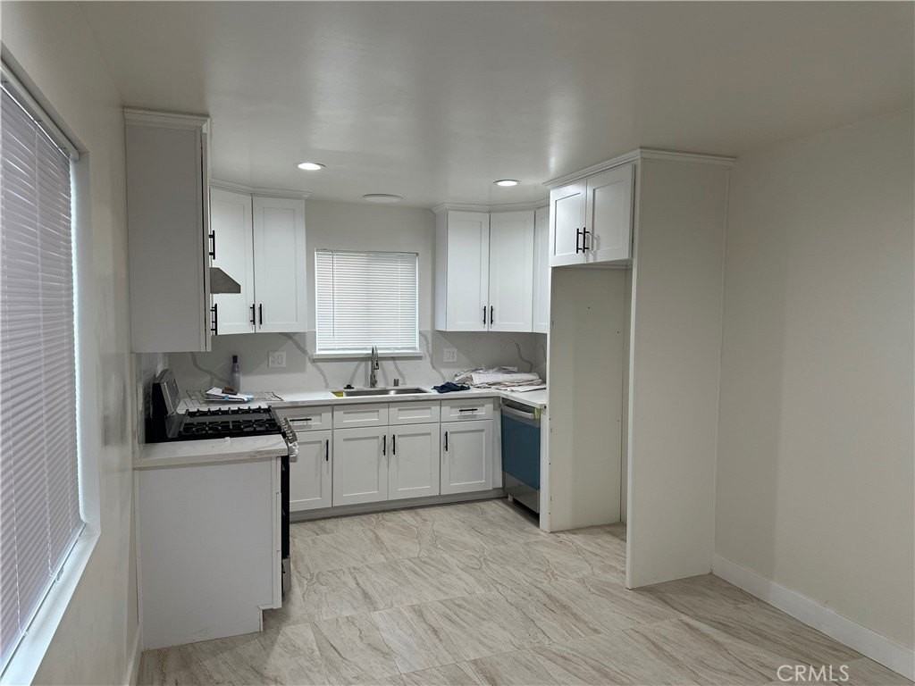 2161 Myrtle Ave - Photo 4 of 14