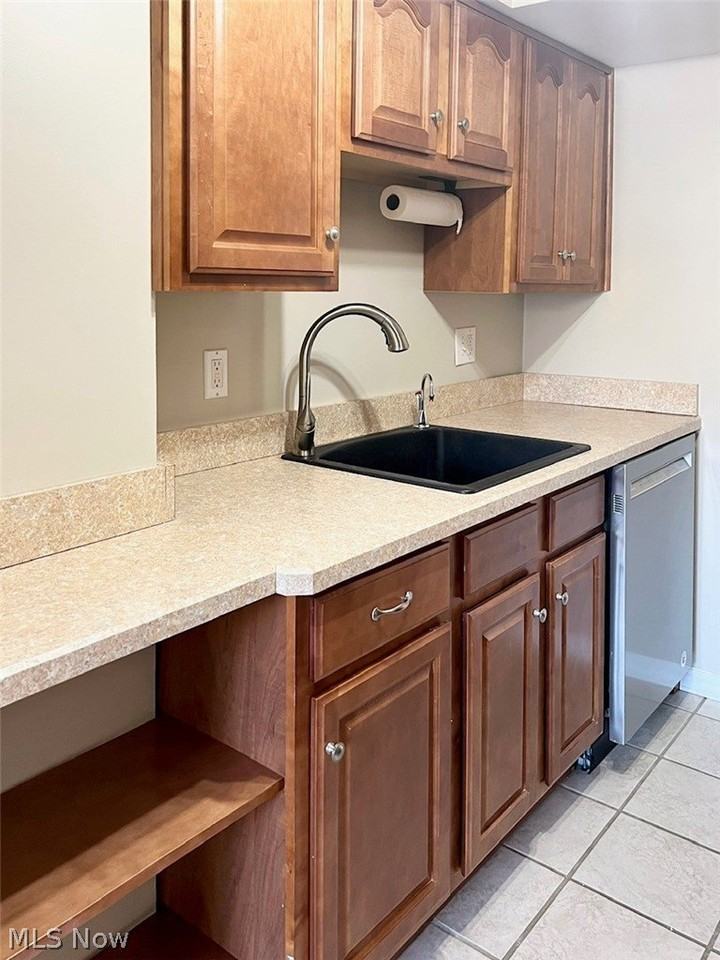 20301 Shelburne Rd #8B - Photo 5 of 34