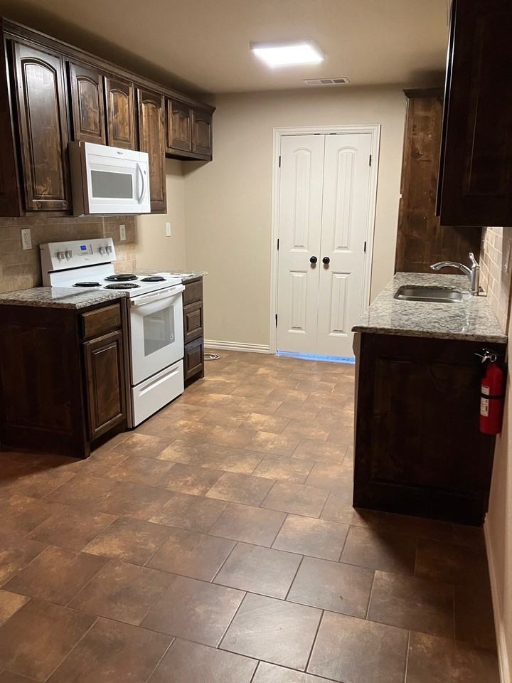 108 Jarvis Ln - Photo 2 of 16