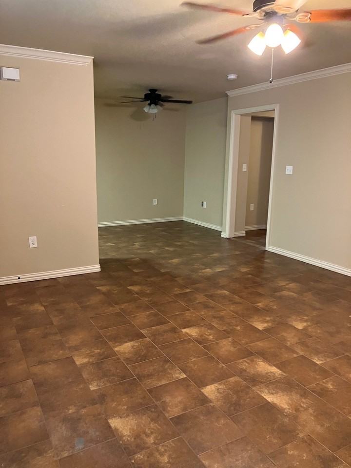 108 Jarvis Ln - Photo 4 of 16