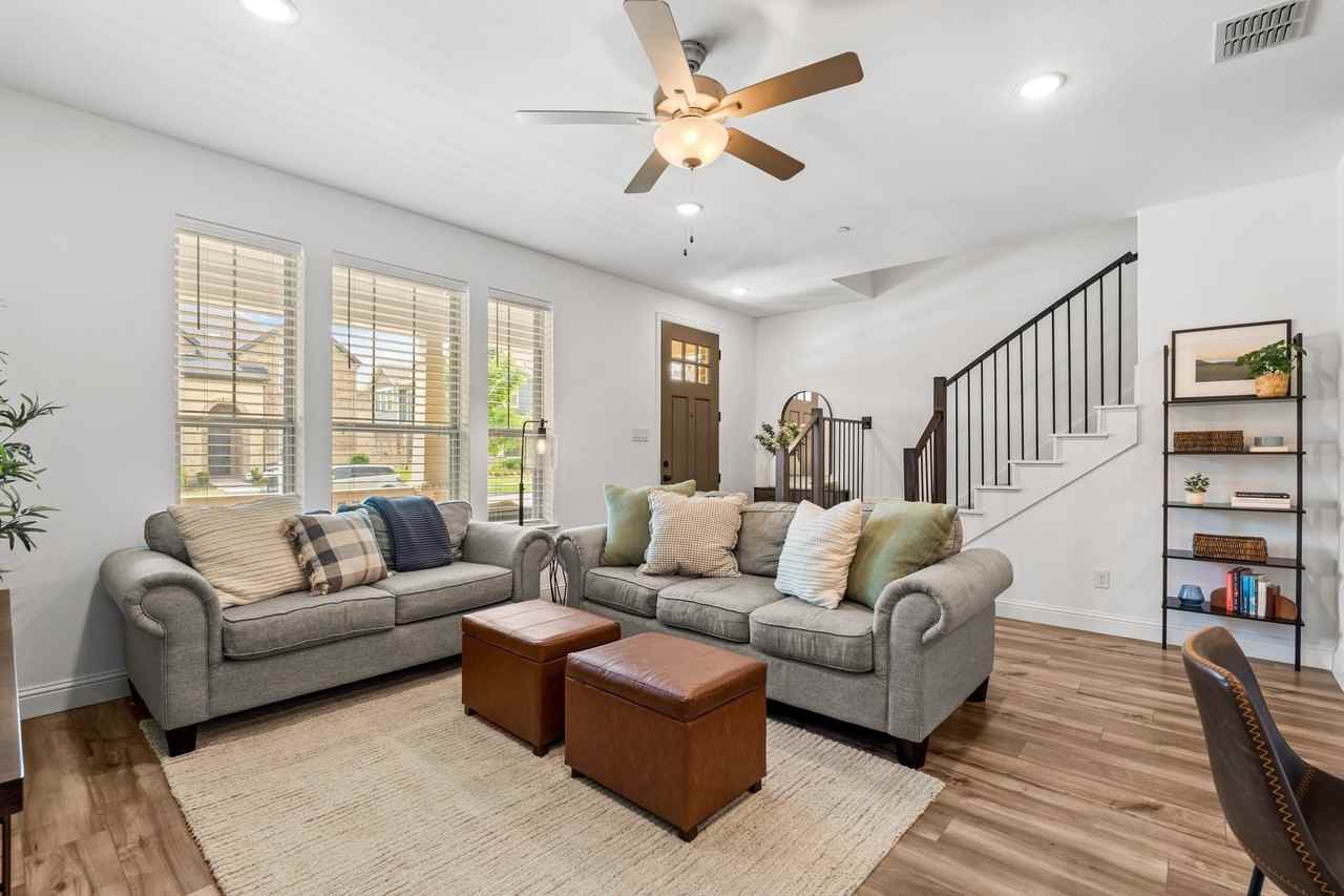 2529 Barnwood Ln - Photo 6 of 40