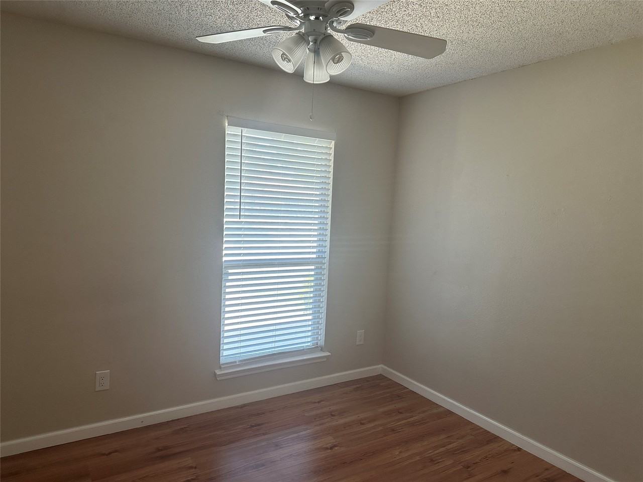 2305 Dalewood Ln - Photo 7 of 13