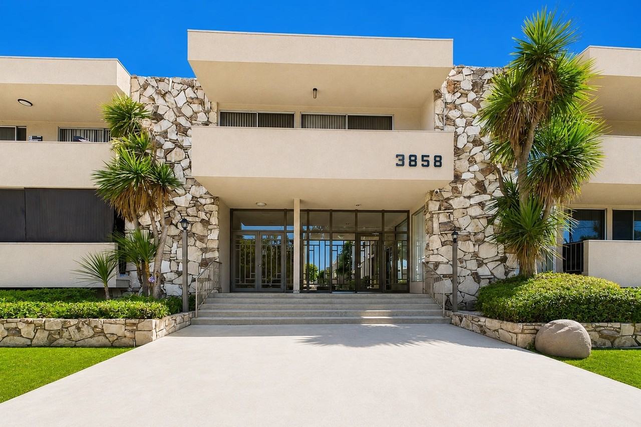 Commodore Apartments - Photo 5 of 13