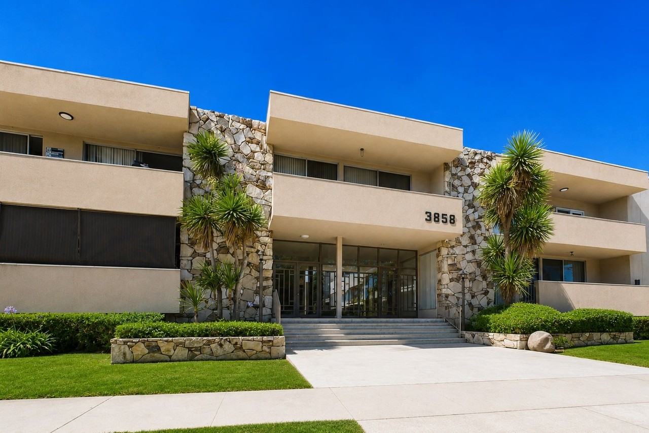 Commodore Apartments - Photo 6 of 13