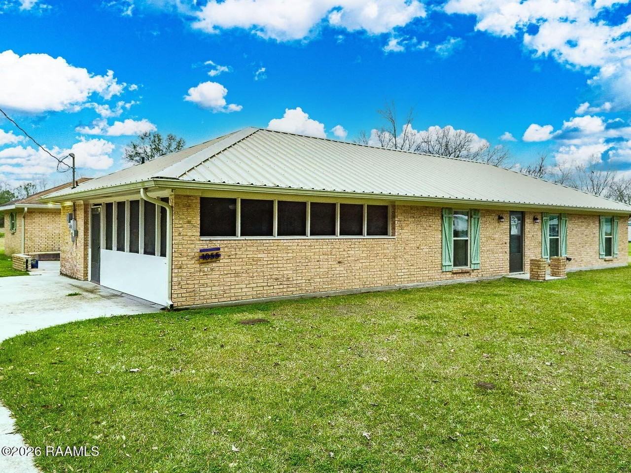 1055 Eddie Ray Rd - Photo 2 of 26