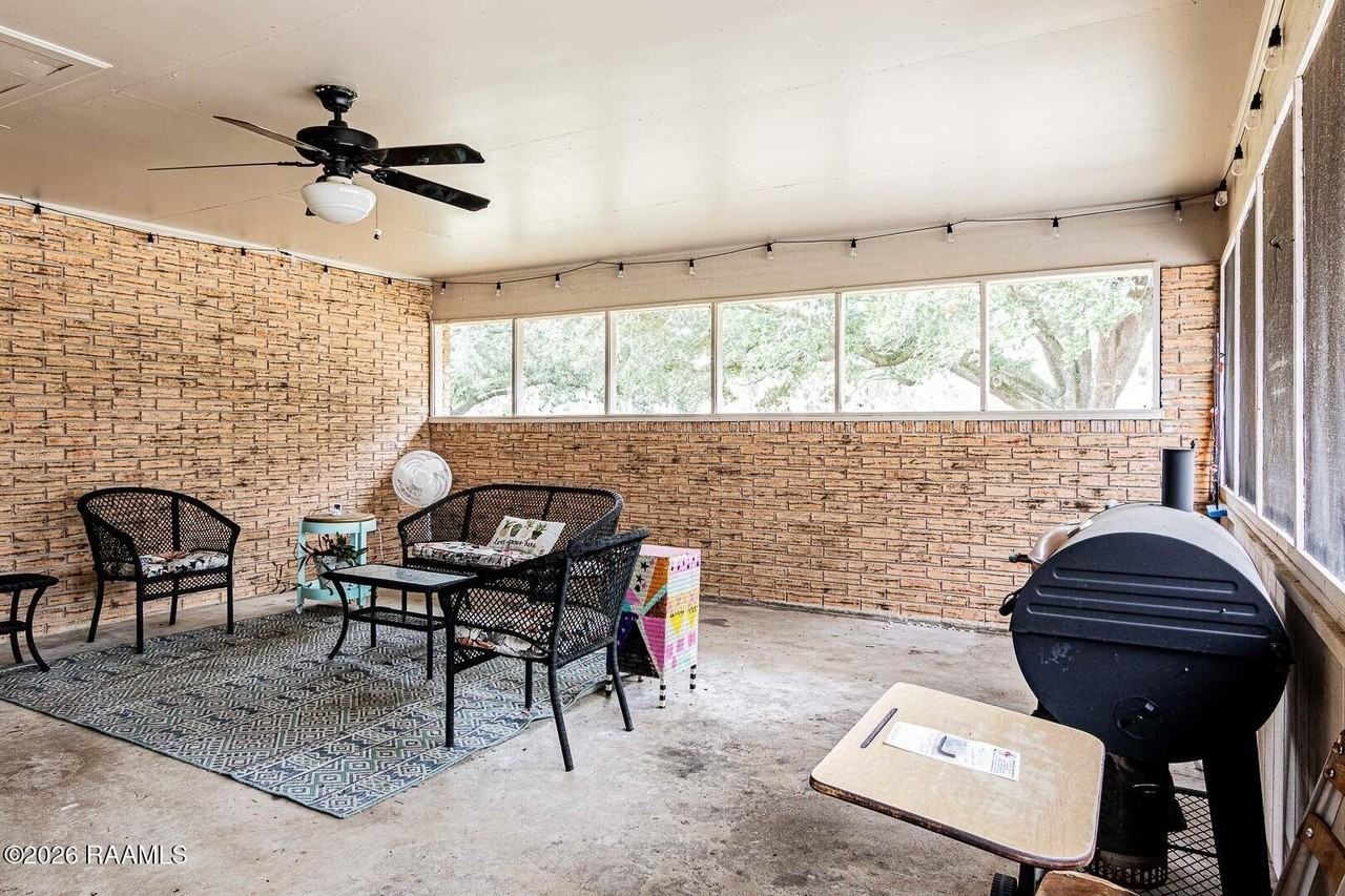 1055 Eddie Ray Rd - Photo 4 of 26