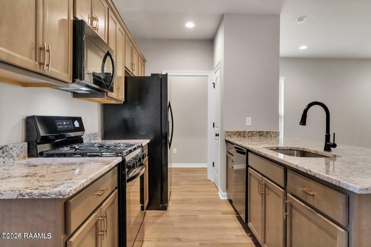 111 Segovia Way - Photo 4 of 23