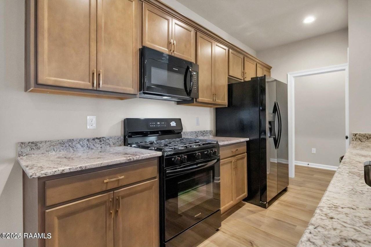111 Segovia Way - Photo 6 of 23