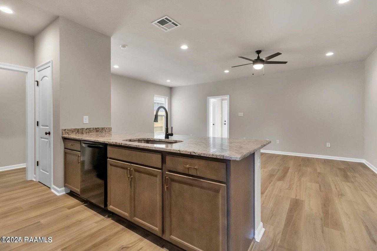 111 Segovia Way - Photo 7 of 23