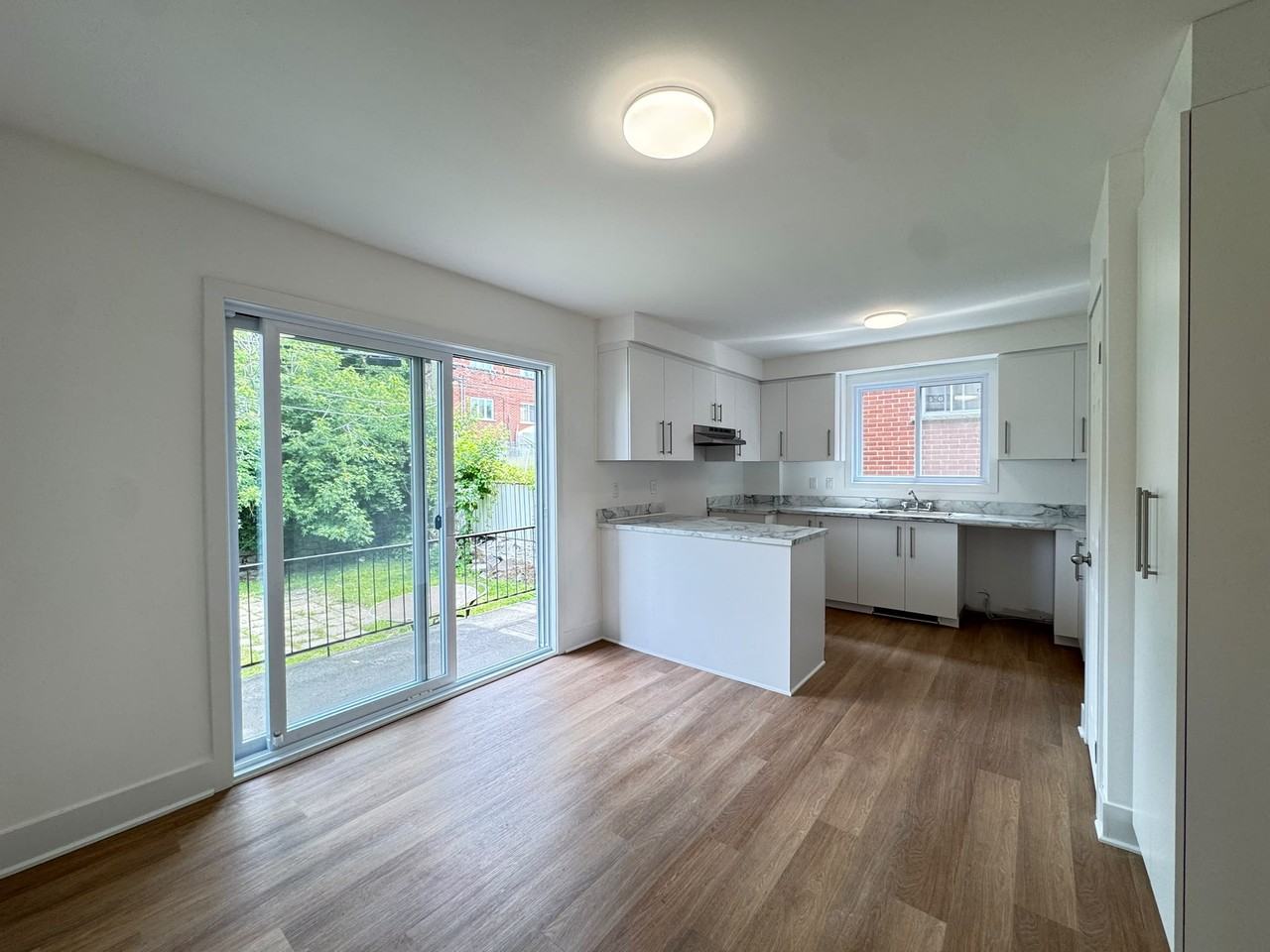 11815 Avenue Désy - Photo 2 of 12