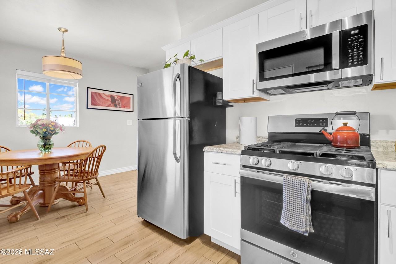 4038 E 17th St - Photo 5 of 43