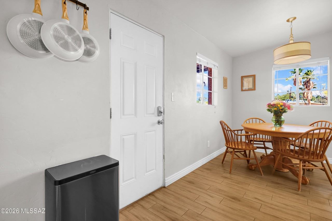 4038 E 17th St - Photo 6 of 43