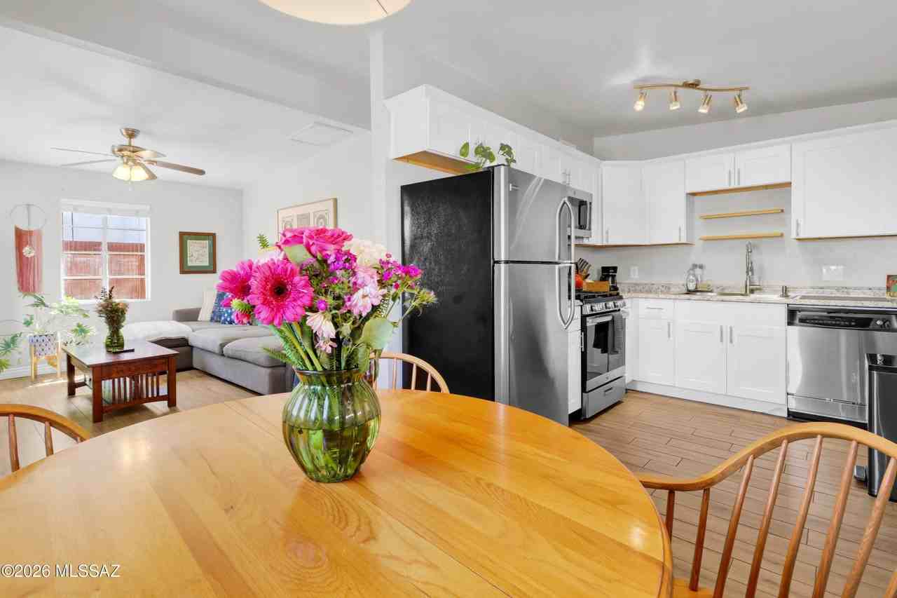 4038 E 17th St - Photo 7 of 43