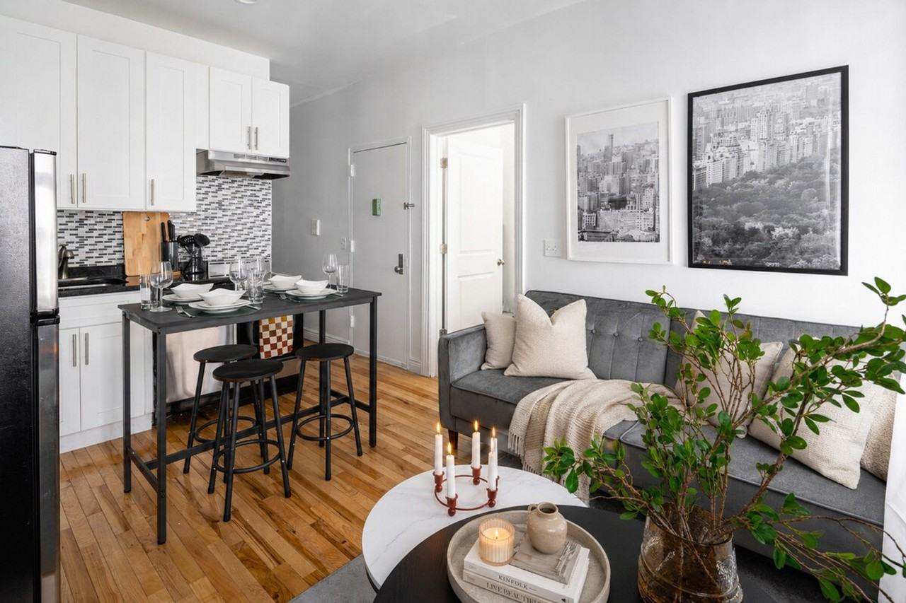 310 W 53rd St #1359073P - Photo 2 of 16