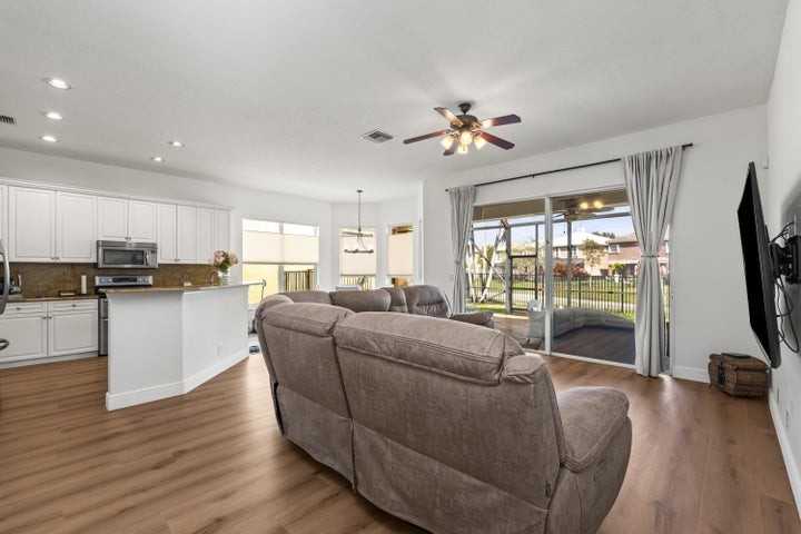 11065 Stone Creek Street - Photo 5 of 8