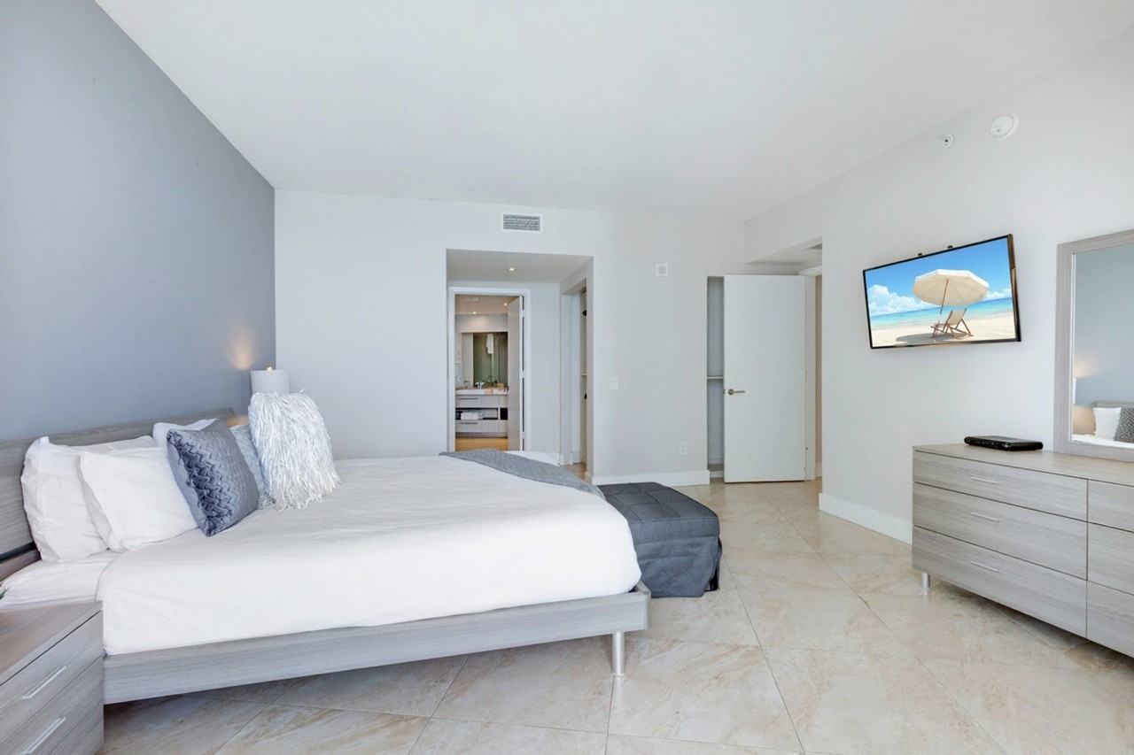 4111 South Ocean Drive - Photo 5 of 47