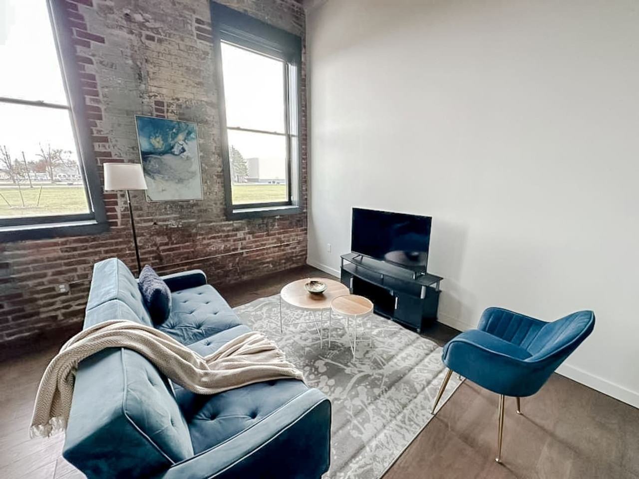 403 West 4th Street North - Photo 2 of 21