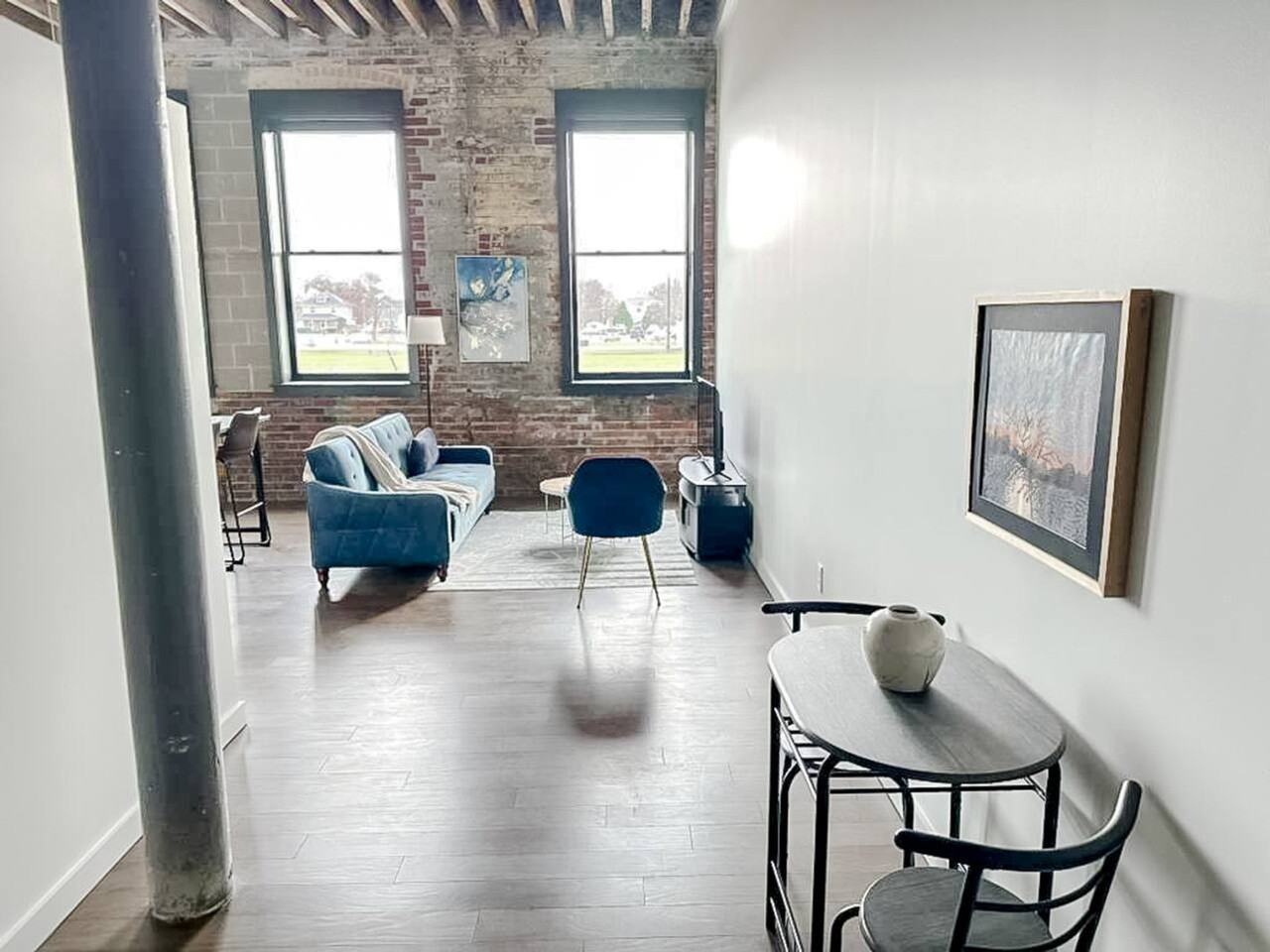 403 West 4th Street North - Photo 3 of 21