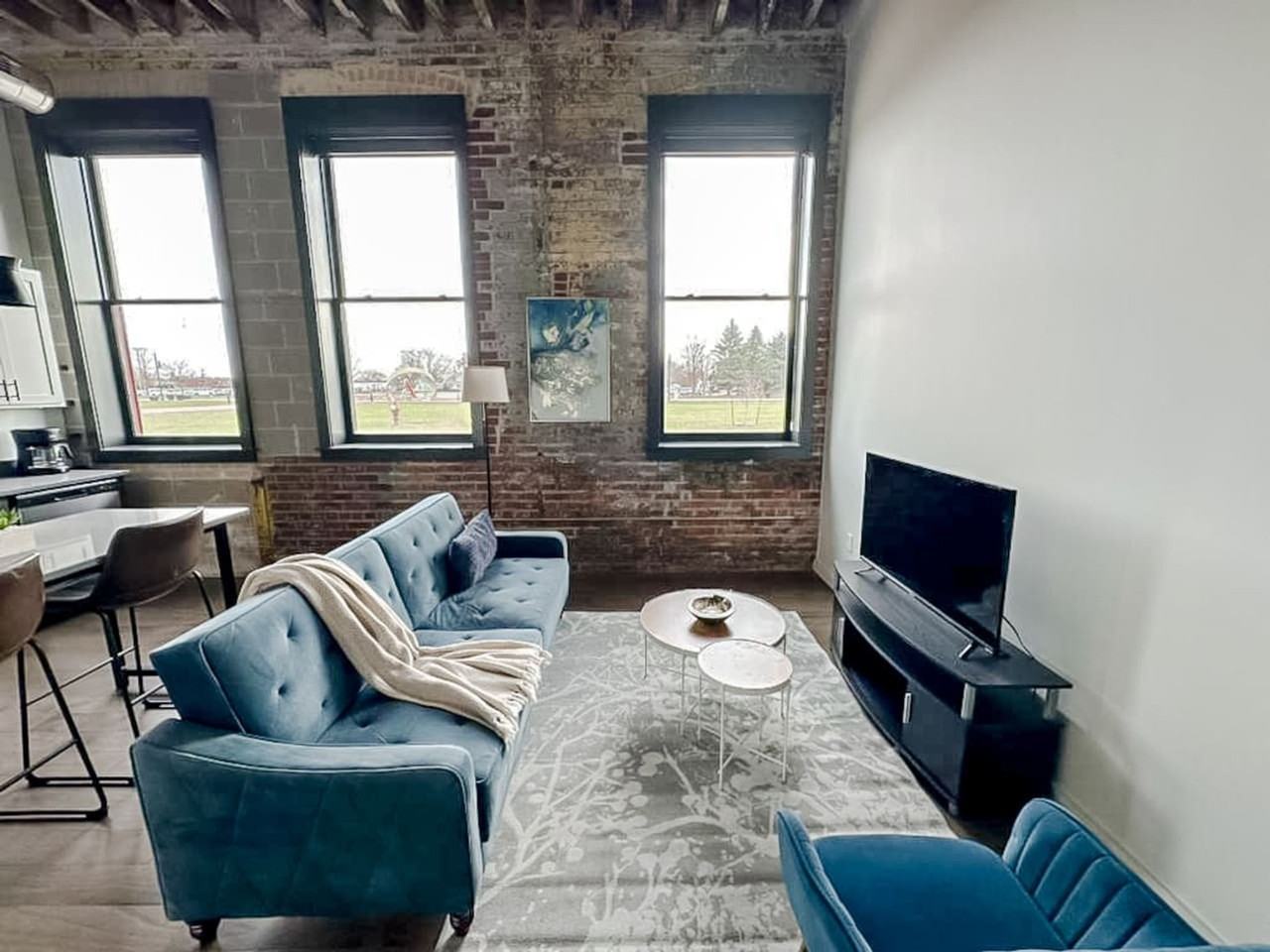 403 West 4th Street North - Photo 4 of 21