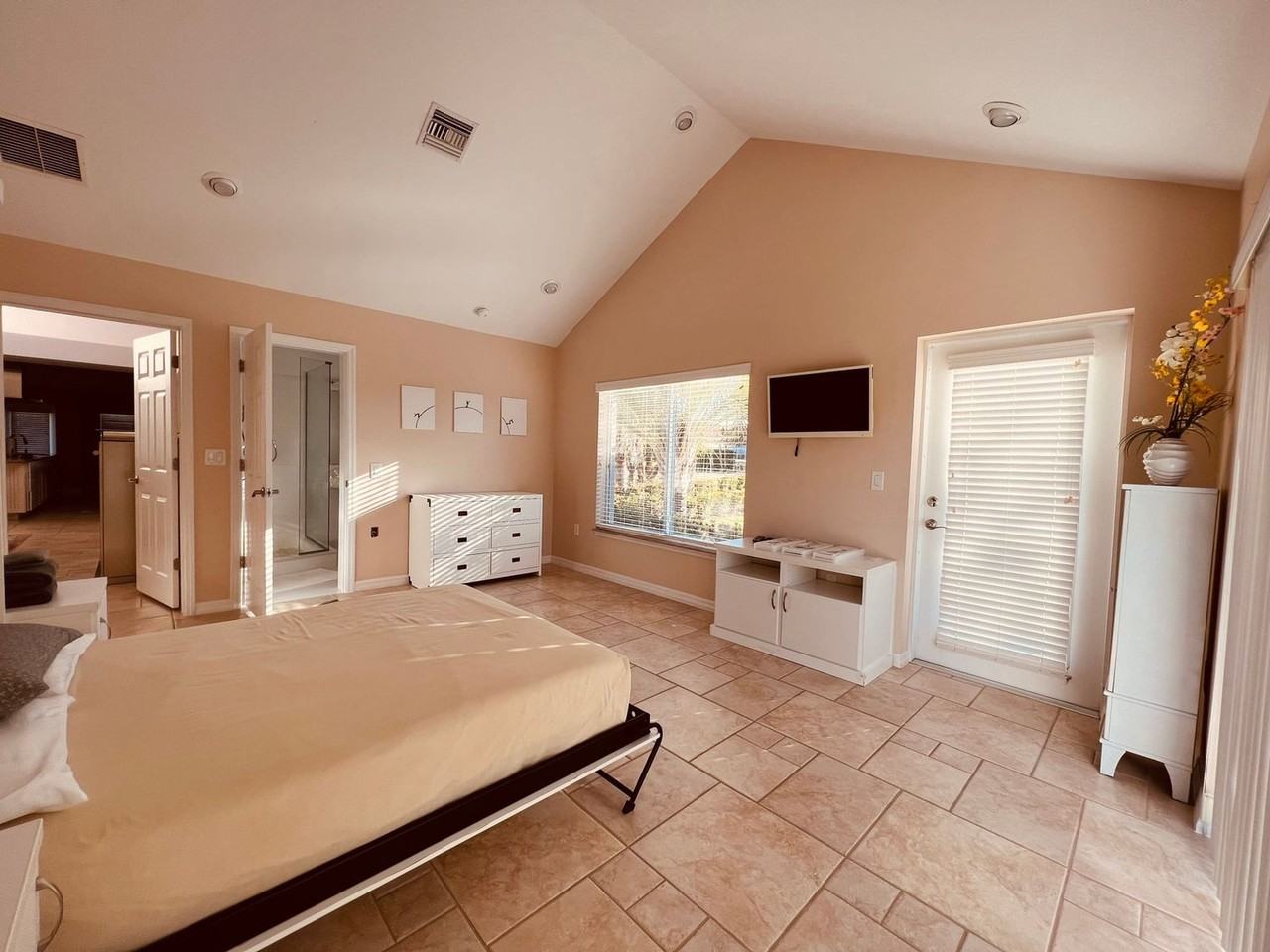 12941 Bellerive Dr #1565875P - Photo 7 of 36