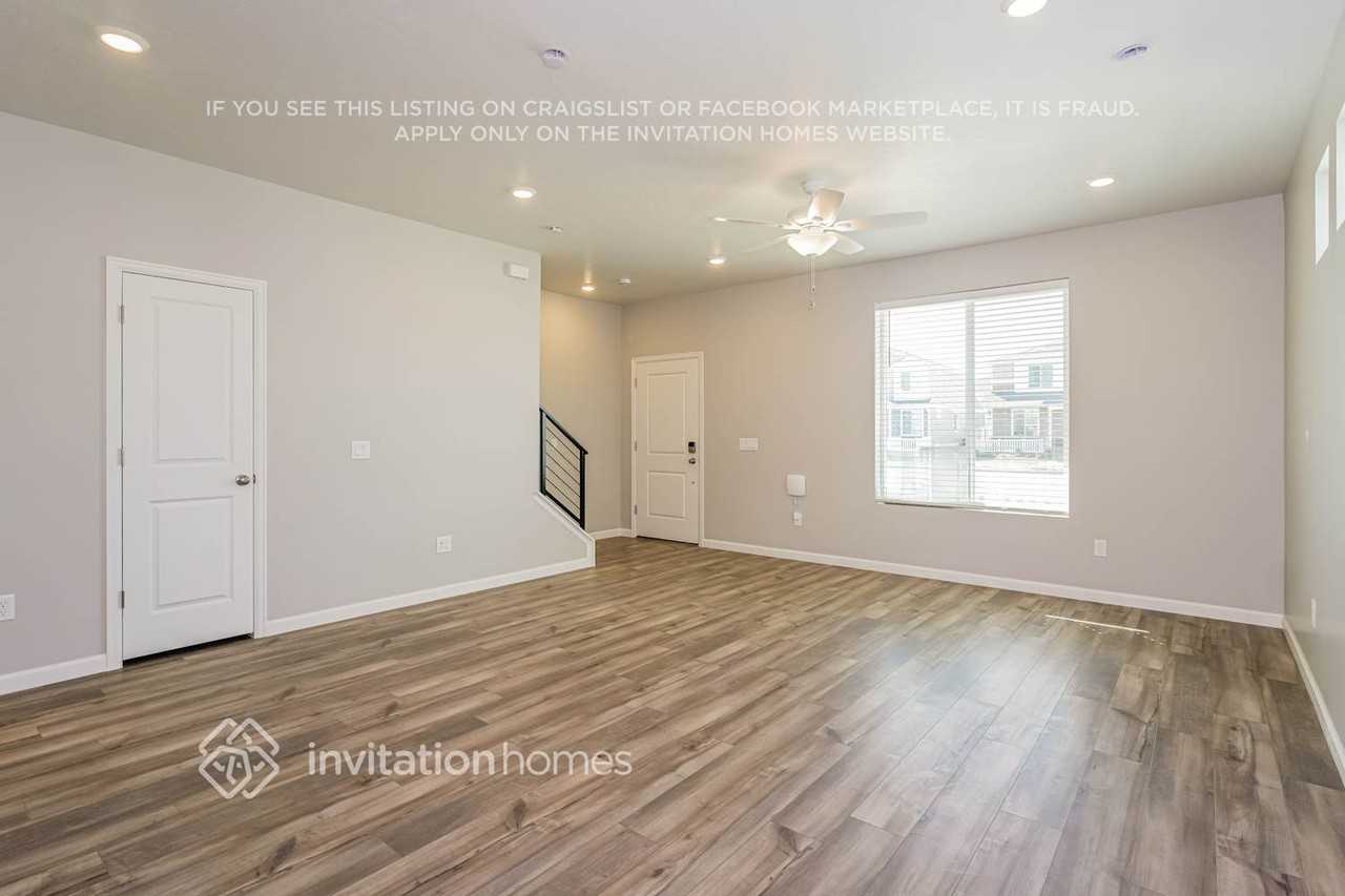 30 N Riverside Dr - Photo 4 of 17