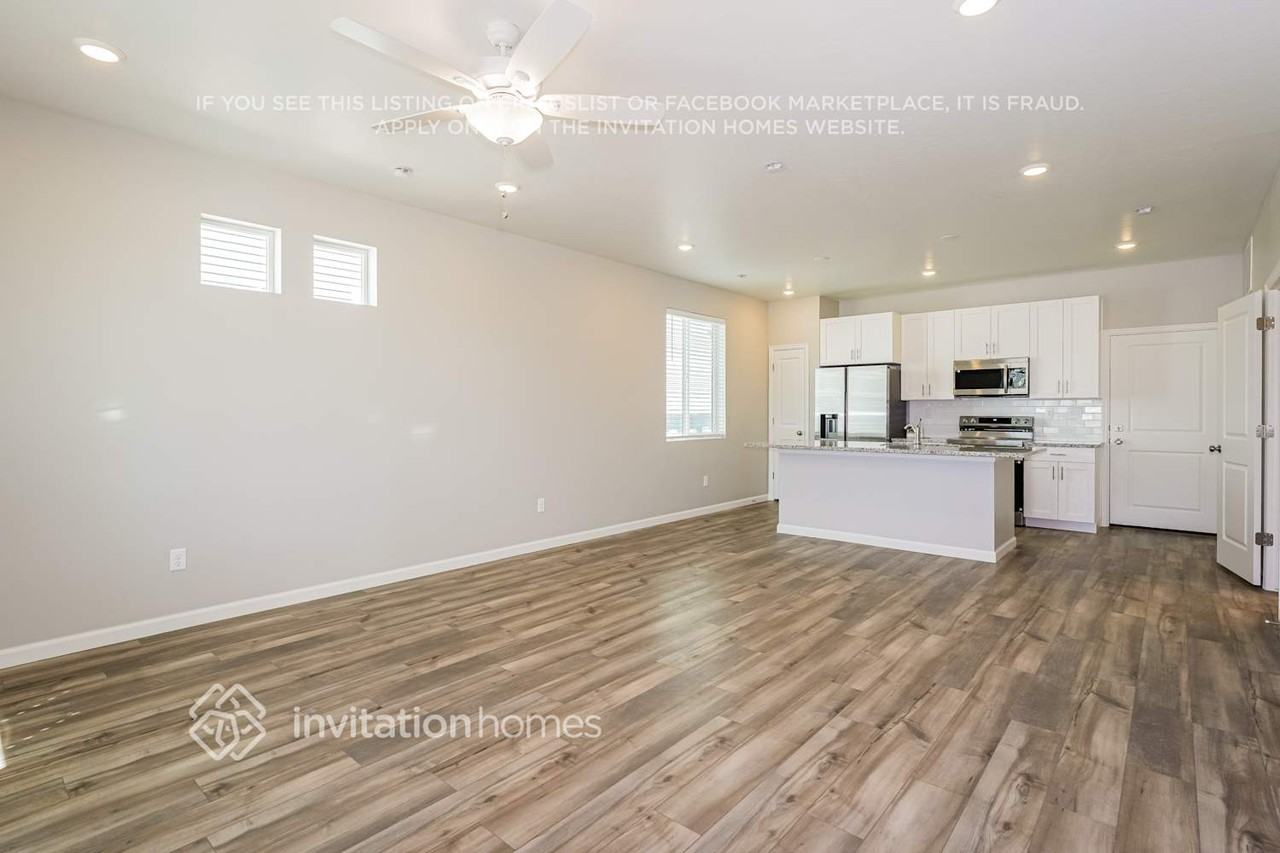 30 N Riverside Dr - Photo 5 of 17