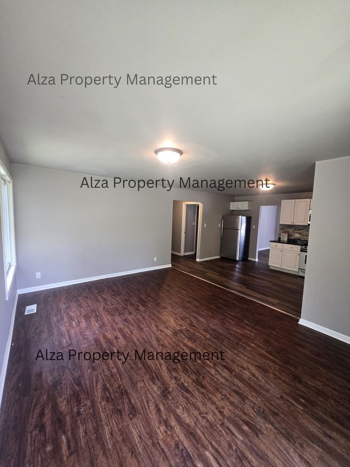828 Poplar Ln #1 - Photo 4 of 21