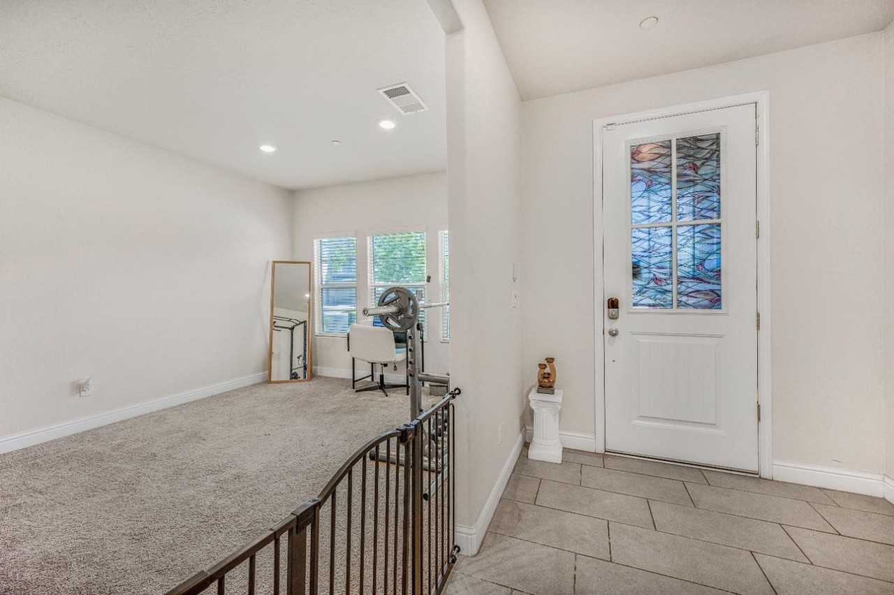 5432 W Lamona Ave - Photo 4 of 24