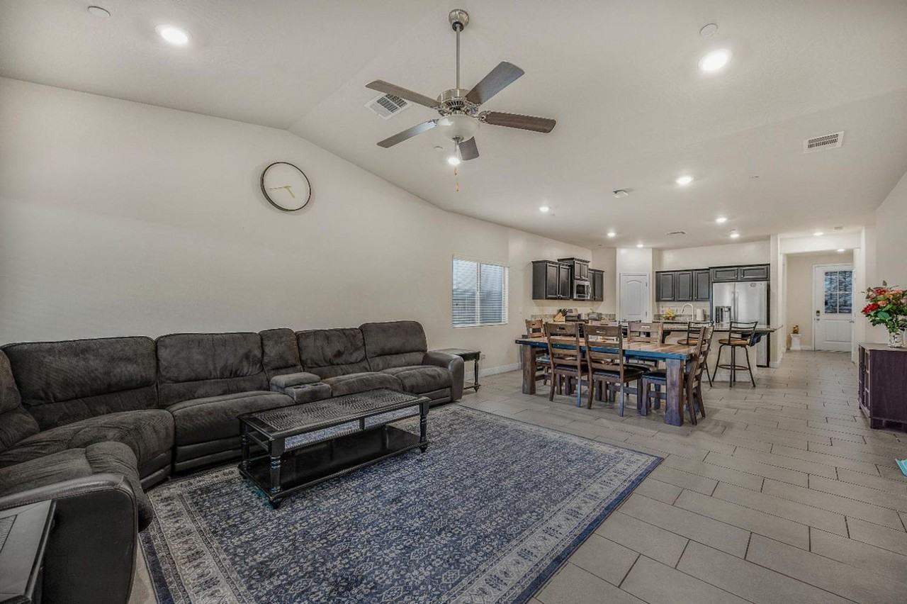 5432 W Lamona Ave - Photo 7 of 24