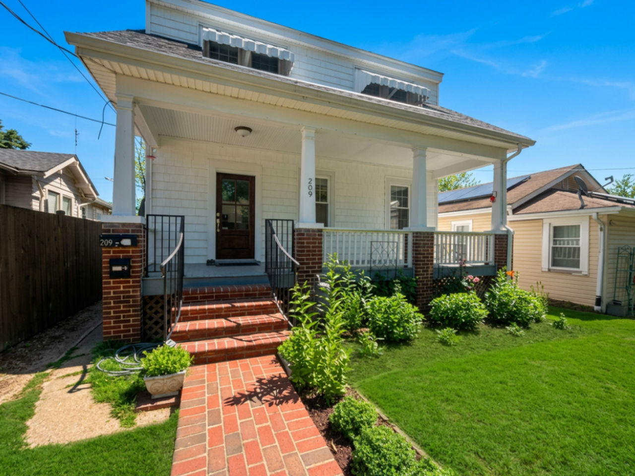 209 4th Ave - Photo 4 of 47
