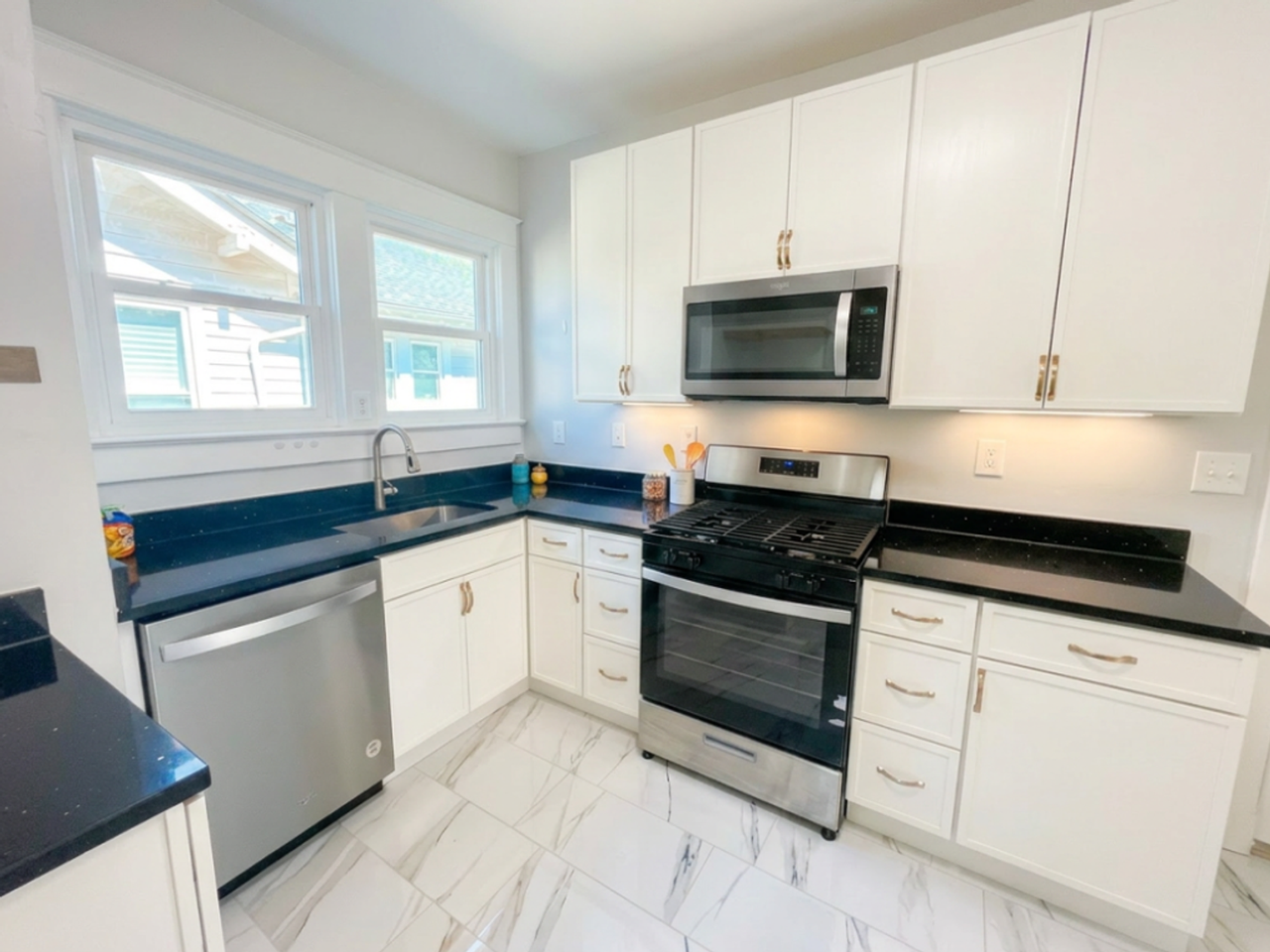 209 4th Ave - Photo 7 of 47