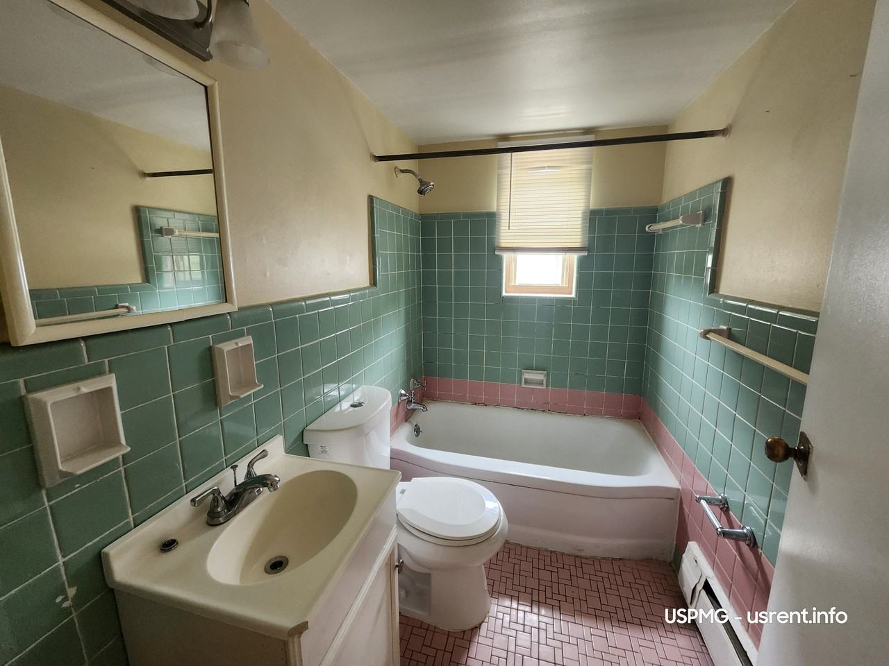 3714 Drakewood Dr #3 - Photo 4 of 10