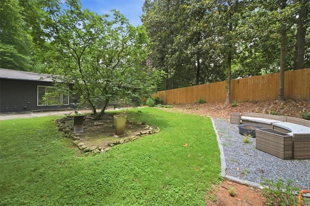 546 Allen Rd Ne ##B - Photo 2 of 38