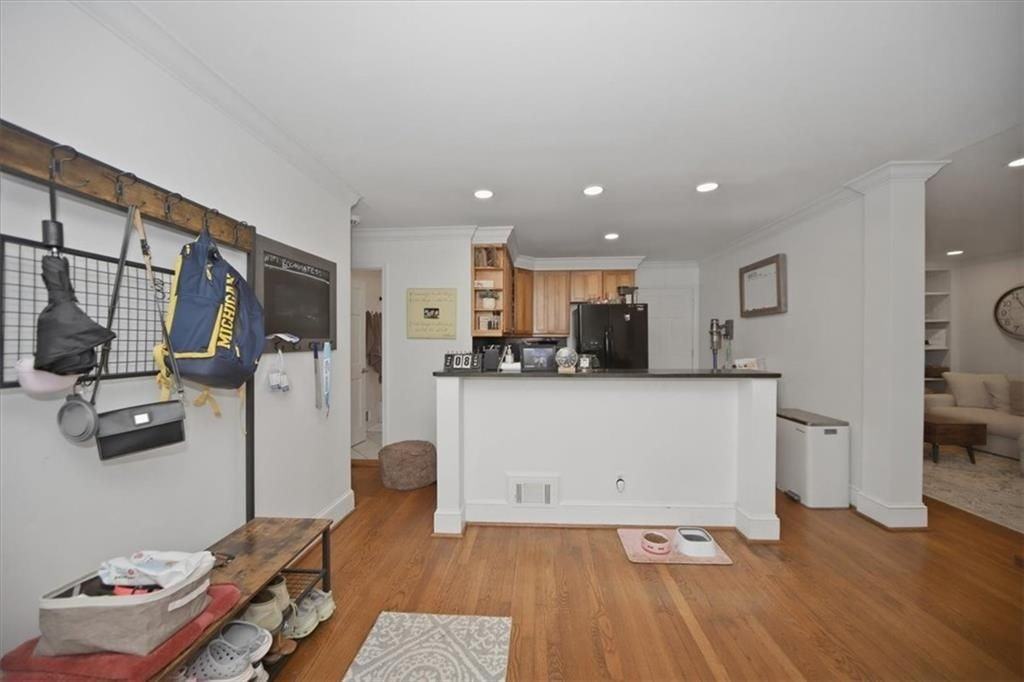 546 Allen Rd Ne ##B - Photo 7 of 38