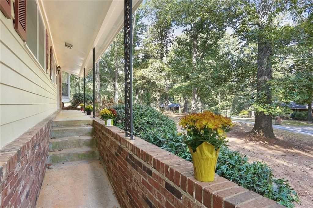 2270 Shawnee Trl - Photo 2 of 22