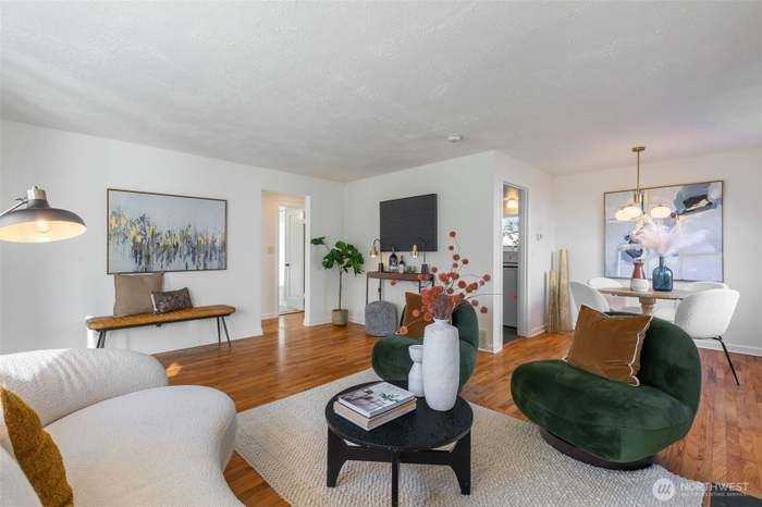 10739 Fremont Ave N - Photo 3 of 12