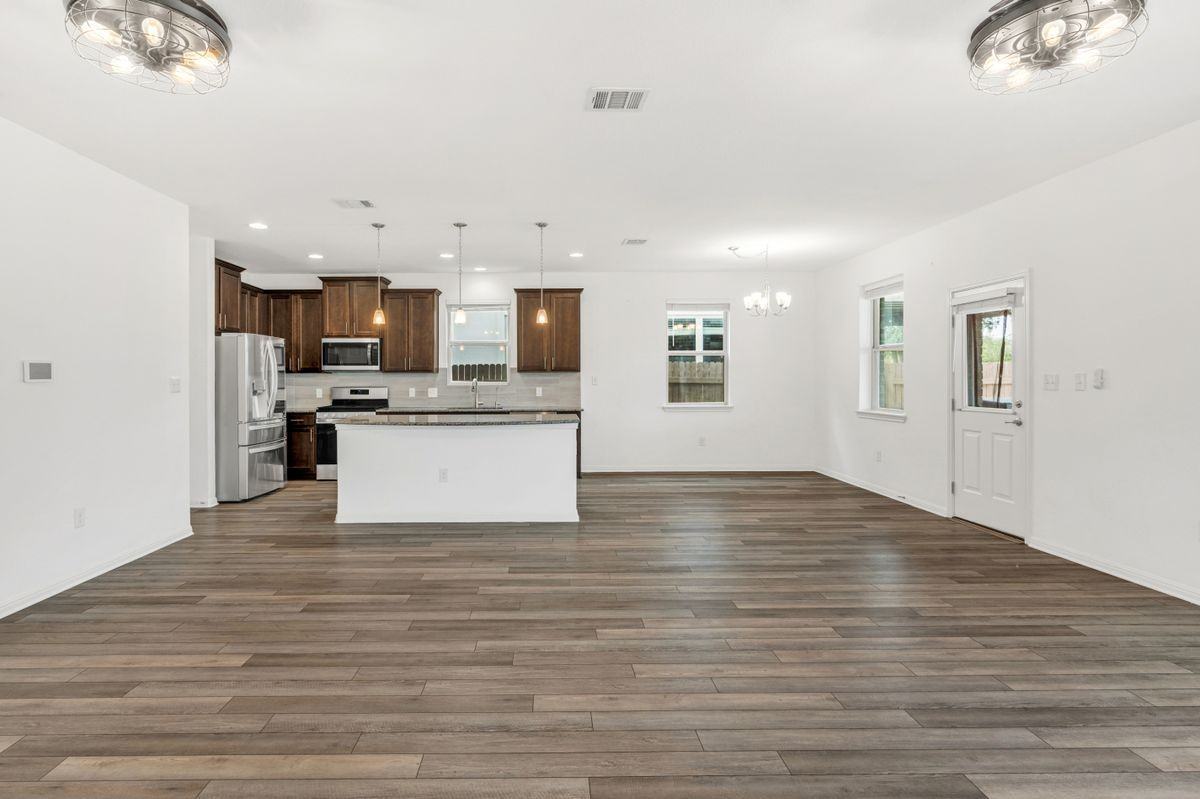 104 Turkey Creek Ln - Photo 5 of 44