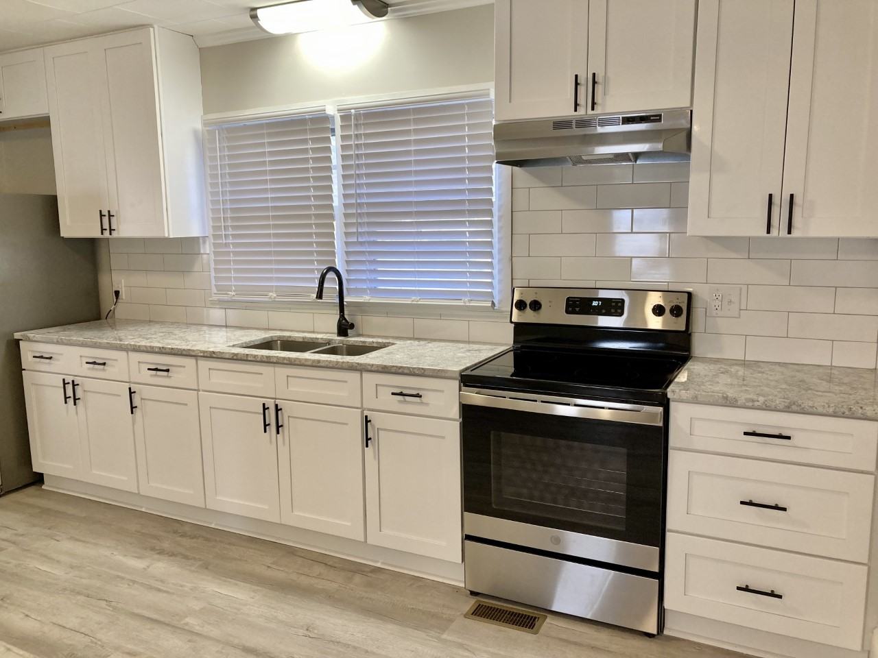 2567 Henry Ave - Photo 3 of 14