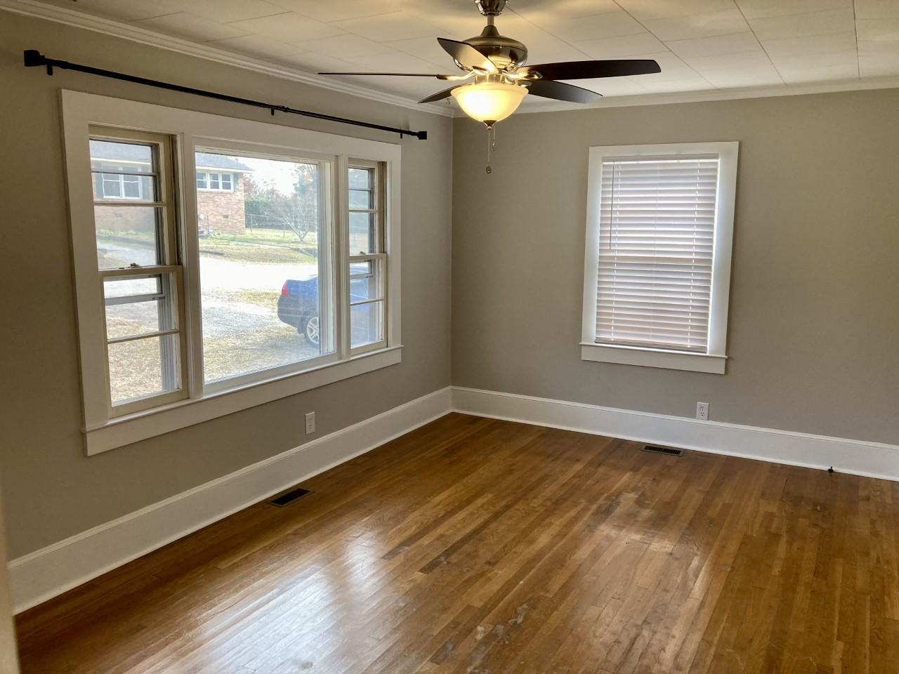 2567 Henry Ave - Photo 5 of 14