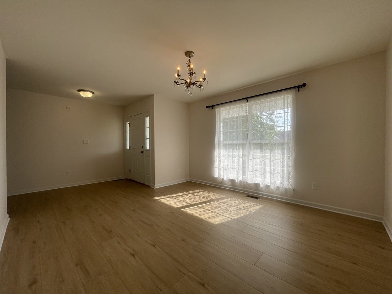 5526 Ashboro Dr - Photo 5 of 29