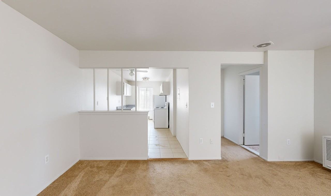 Princeton Square Apartments - Photo 3 of 4