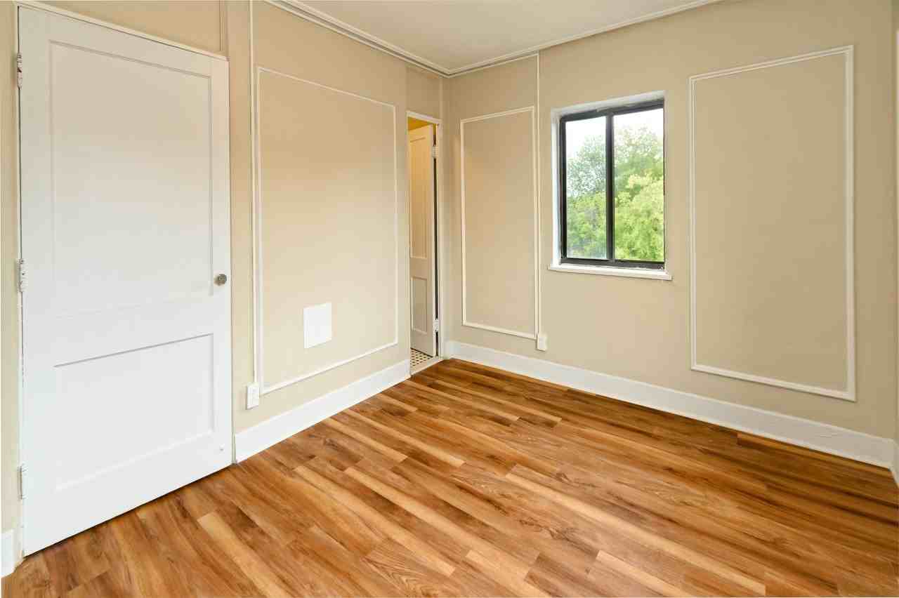 Normandie Apartments - Photo 2 of 9