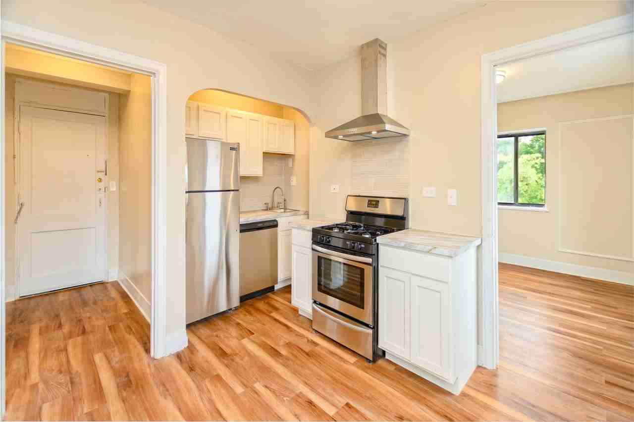 Normandie Apartments - Photo 3 of 9