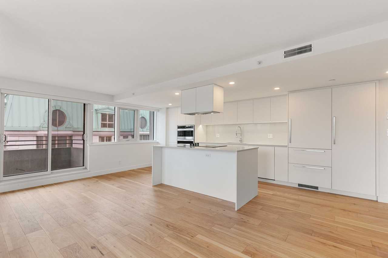 3460 Rue Peel — photo 3