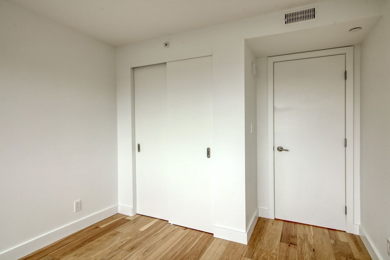 3460 Rue Peel — photo 3