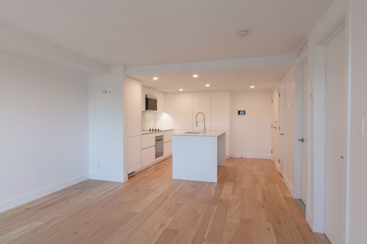 3460 Rue Peel — photo 3