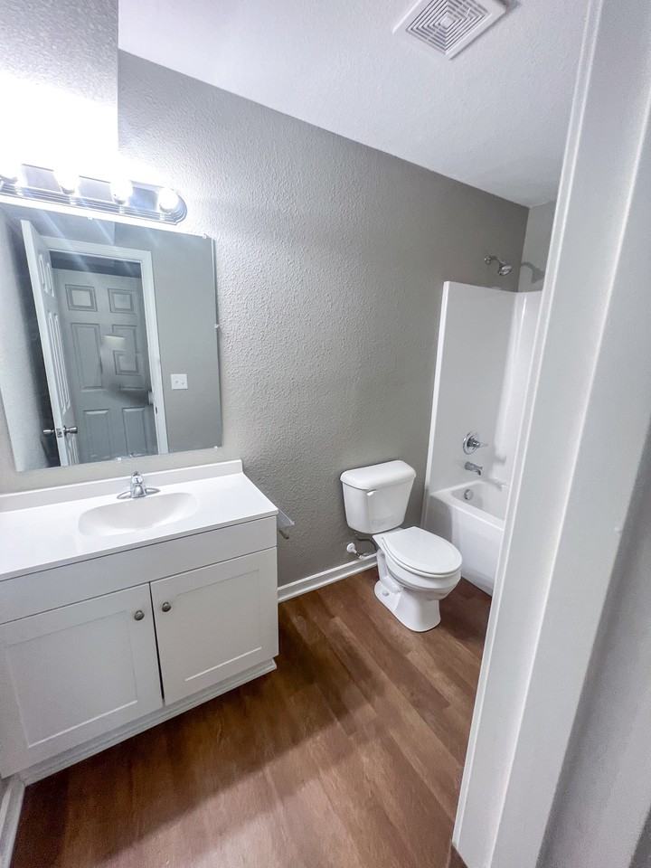 306 W Market St #B - Photo 6 of 9